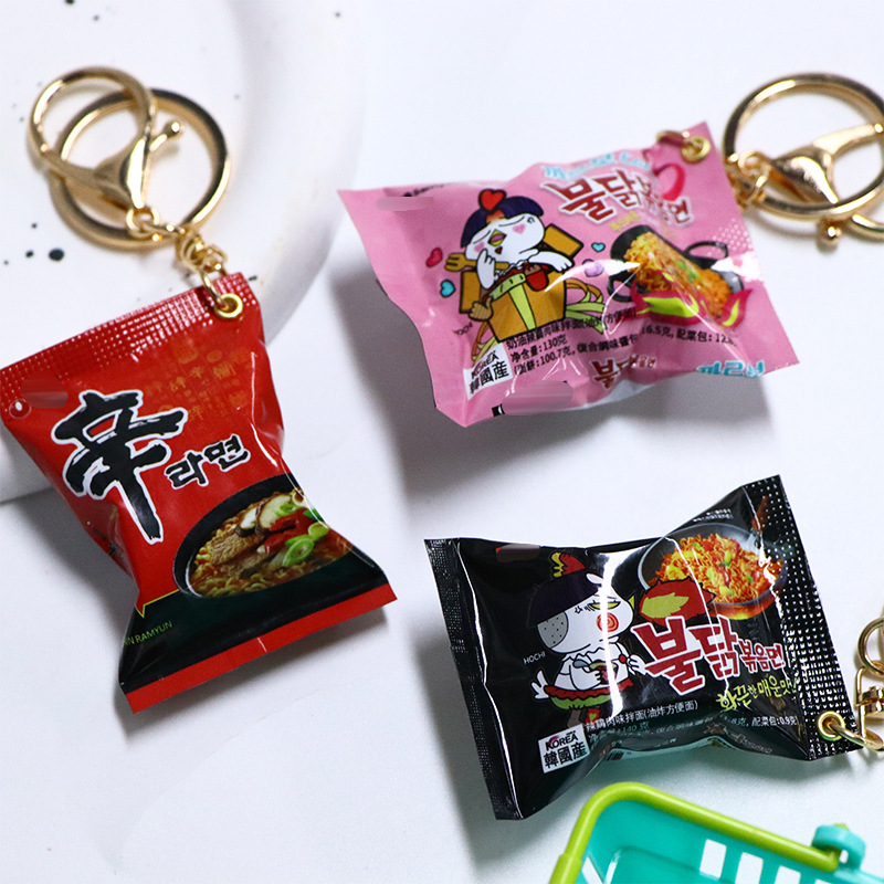 سلسلة مفاتيح على شكل عبوة نودل - مراجعة Food Snacks Packets وسعره